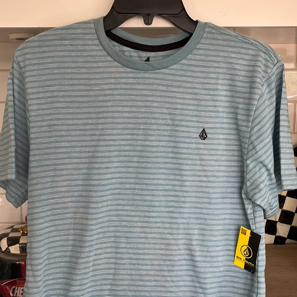NWT Volcom boys tee